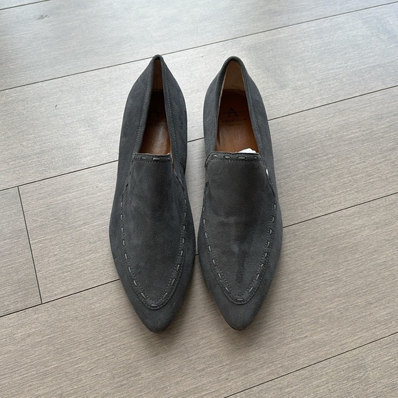 Aquatalia Suede Piera shoes - Picture 2 of 4